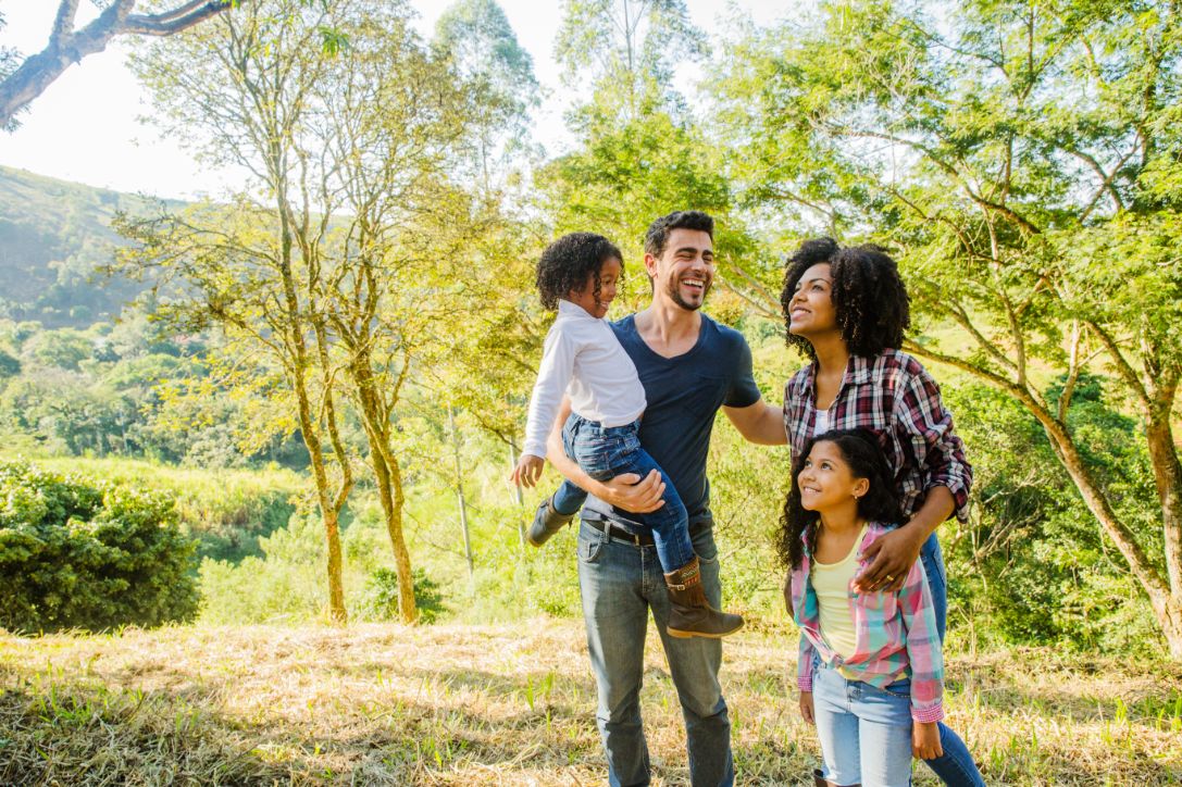 young-family-countryside